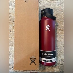 Hydro Flask Berry Bottle 40oz new in box